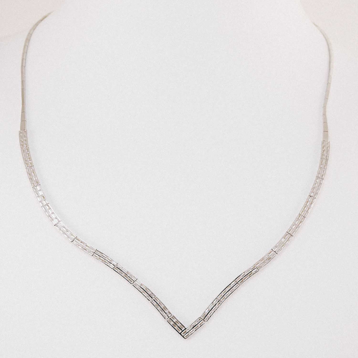 14 Ayar Beyaz Altın V Form Baguette Set Gerdanlığı