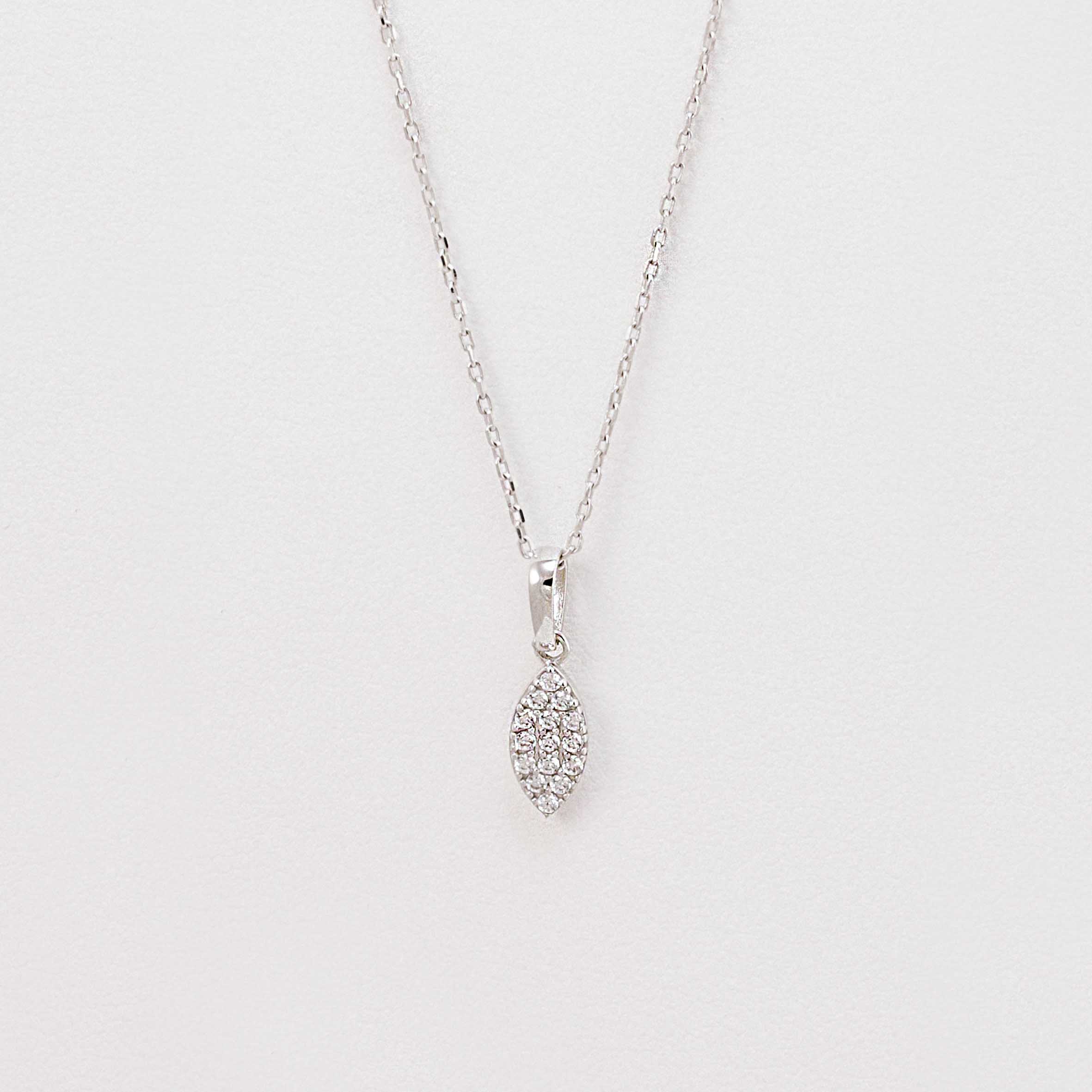 14 Ayar Beyaz Altın Yaprak Formlu Taşlı Kolye