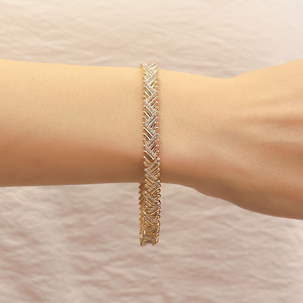 14 Ayar Çapraz Motifli Dokulu Altın Bileklik