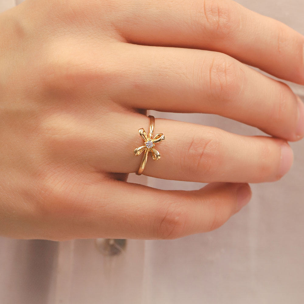 14 Ayar Çiçek Model Taş Detaylı Altın Yüzük