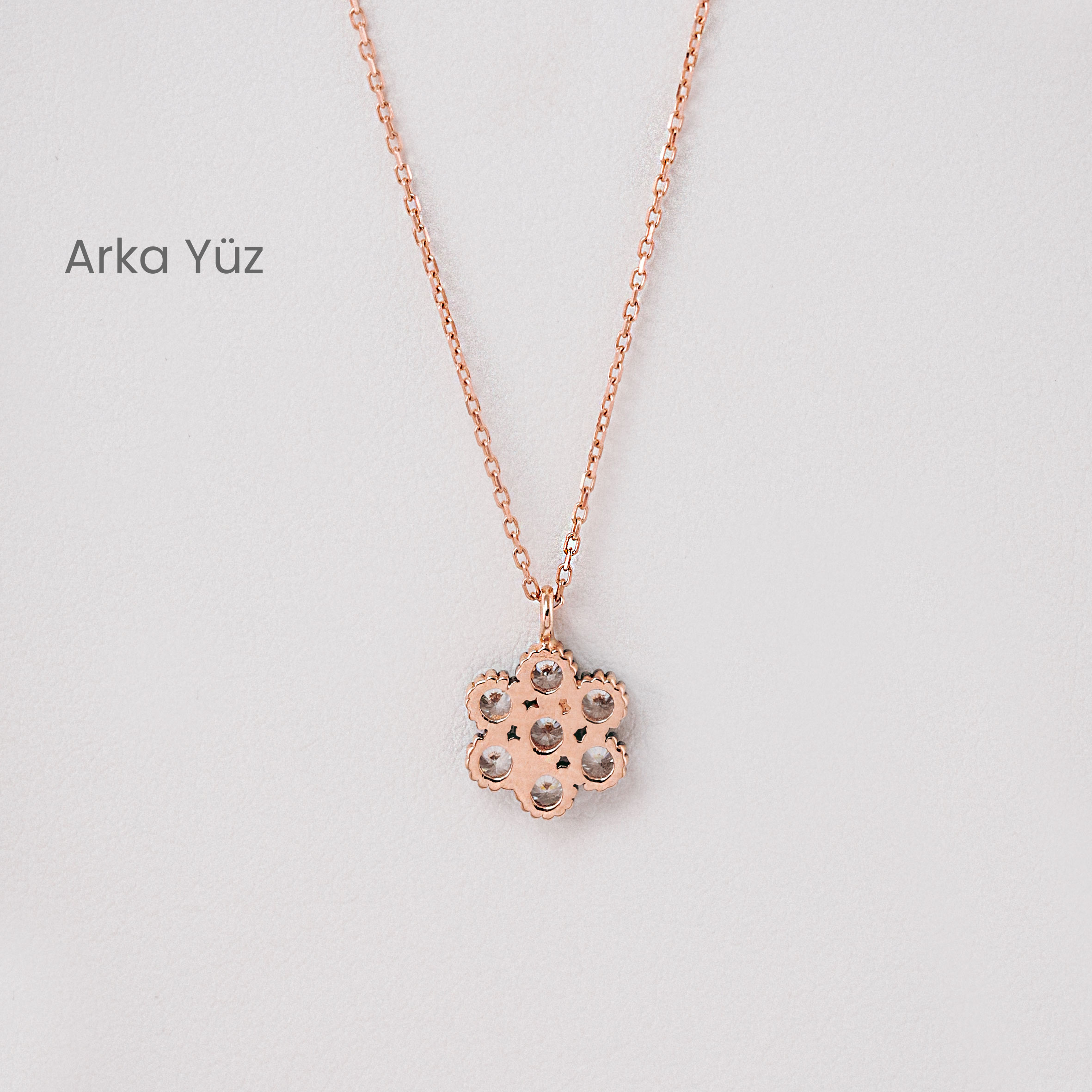 14 Ayar Çiçek Modeli Taşlı Kolye