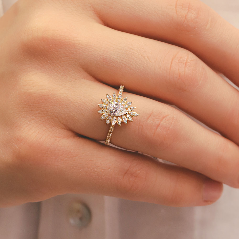 Renkli Taşlı Yüzük 14 Ayar Damla Kesim Zirkon Taşlı Altın Yüzük