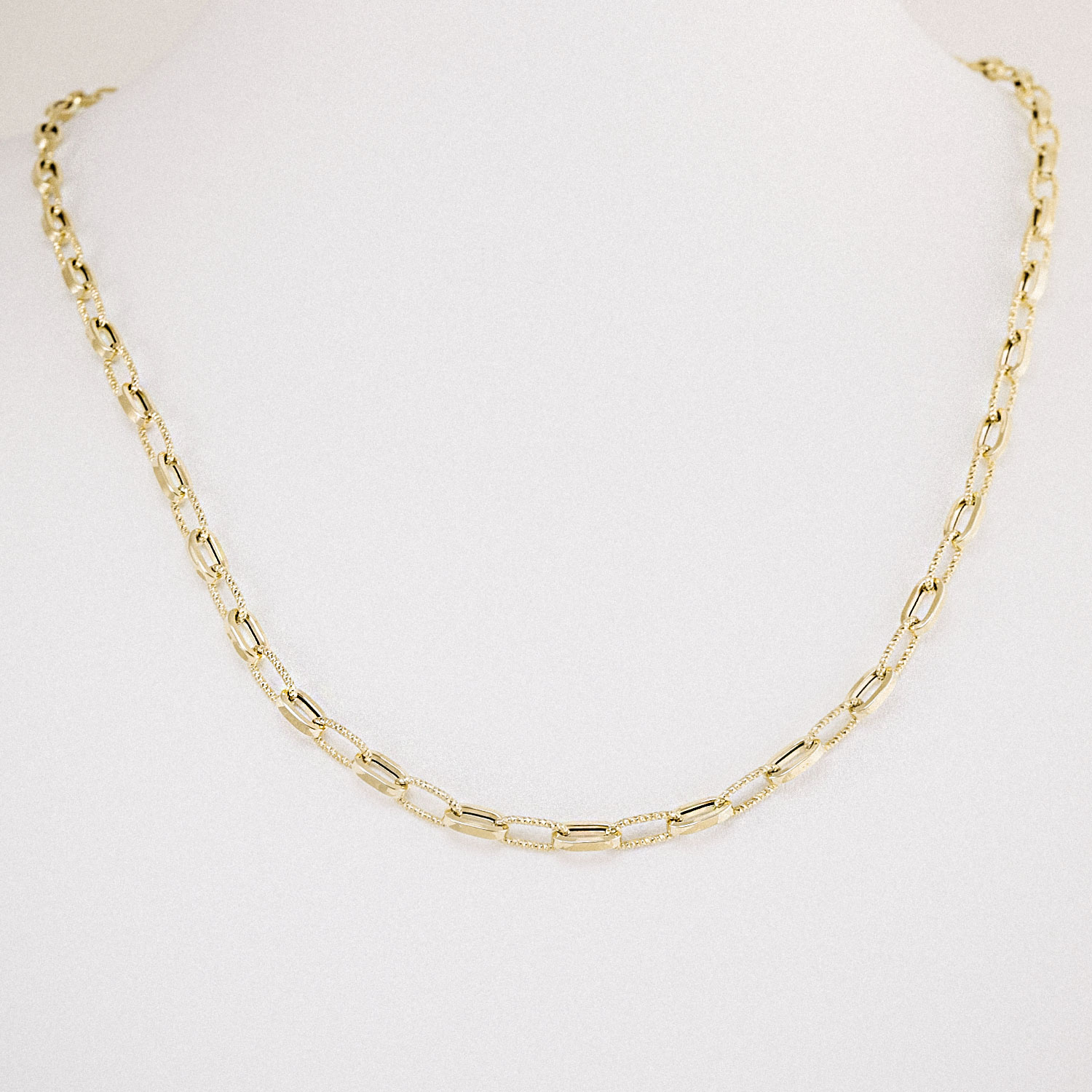 14 Ayar Oval Halkalı Altın Kolyem