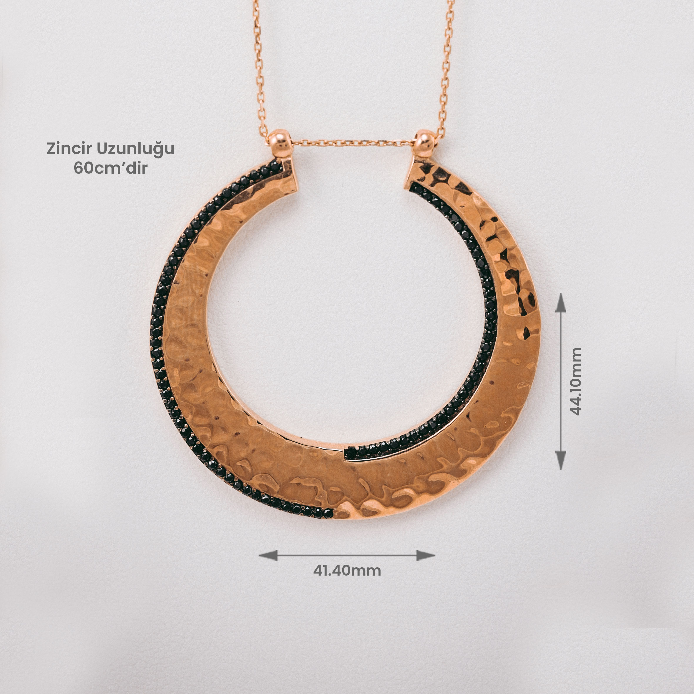 Özel Tasarım Kolye 14 Ayar Siyah Taşlı Çekiç Dokulu Geniş Halka Kolye