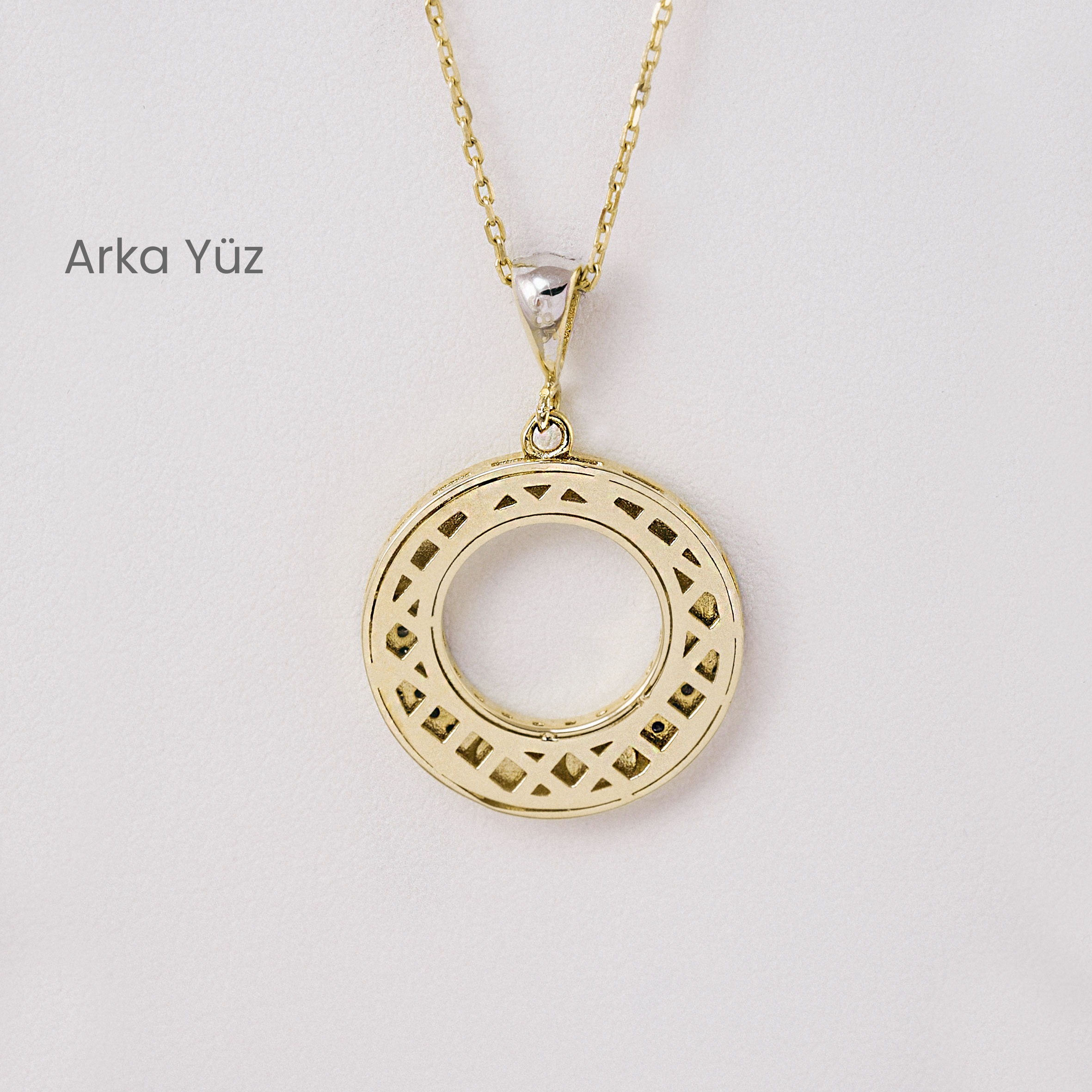14 Ayar Taşlı ve Mineli Yuvarlak Kolye