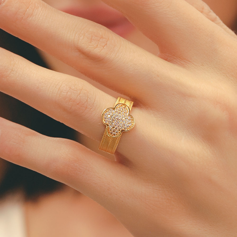 14 Ayar Taşlı Yonca Model Geniş Altın Yüzük