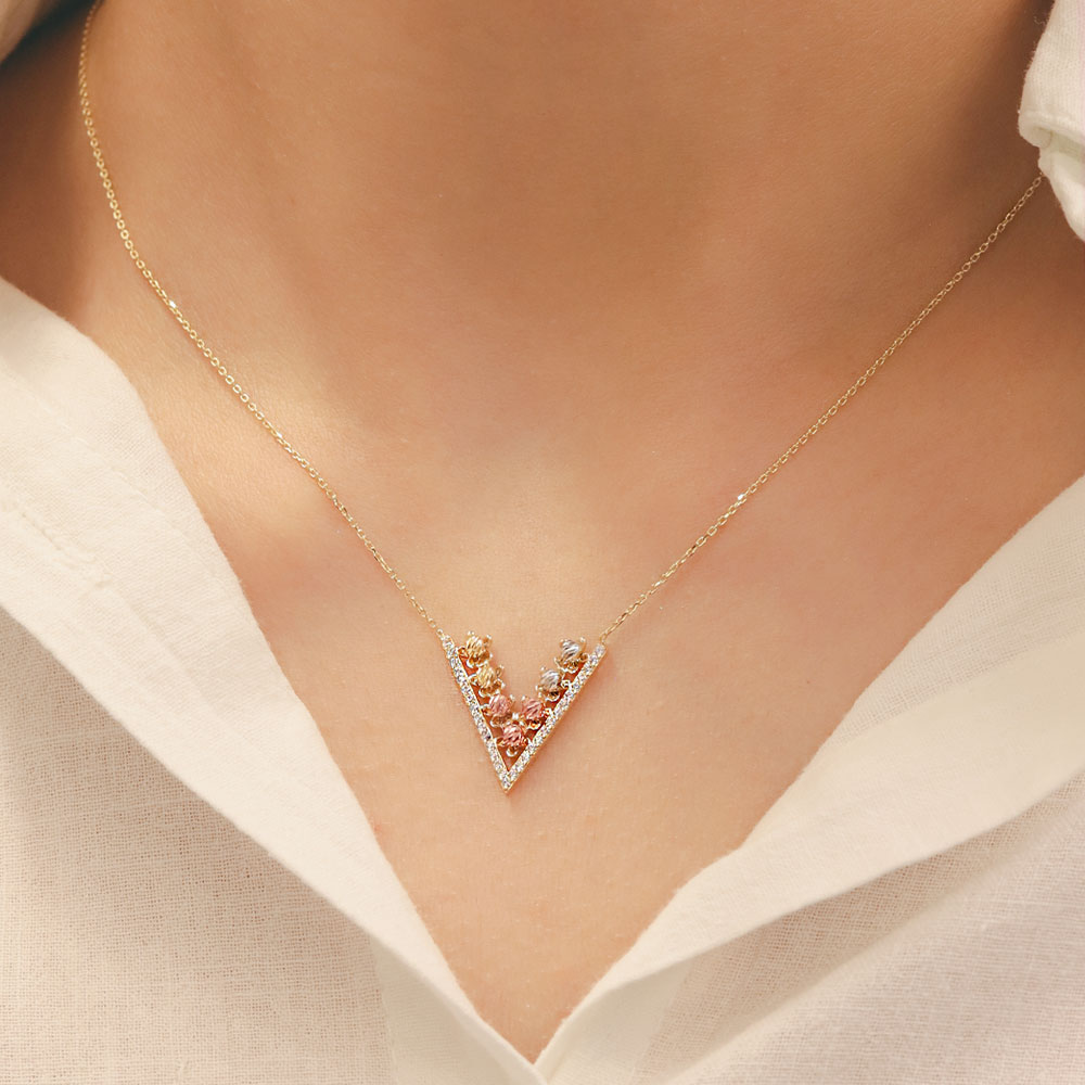 14 Ayar Üç Renkli V Form Altın Kolye