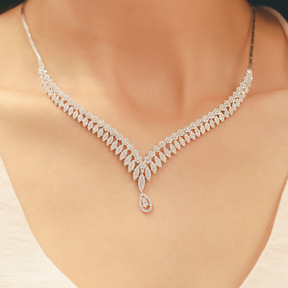 14 Ayar Yaprak Desenli Taşlı Fantazi Altın Gerdanlık