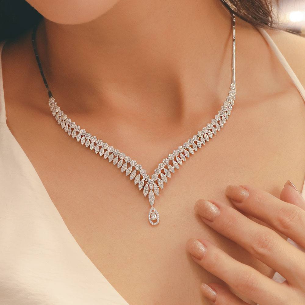 14 Ayar Yaprak Desenli Taşlı Fantazi Altın Gerdanlık