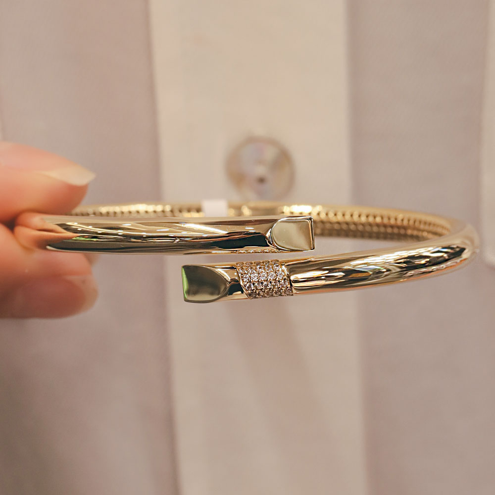 14 Ayar Zirkon Taş Detaylı Modern Altın Kelepçe Bilezik