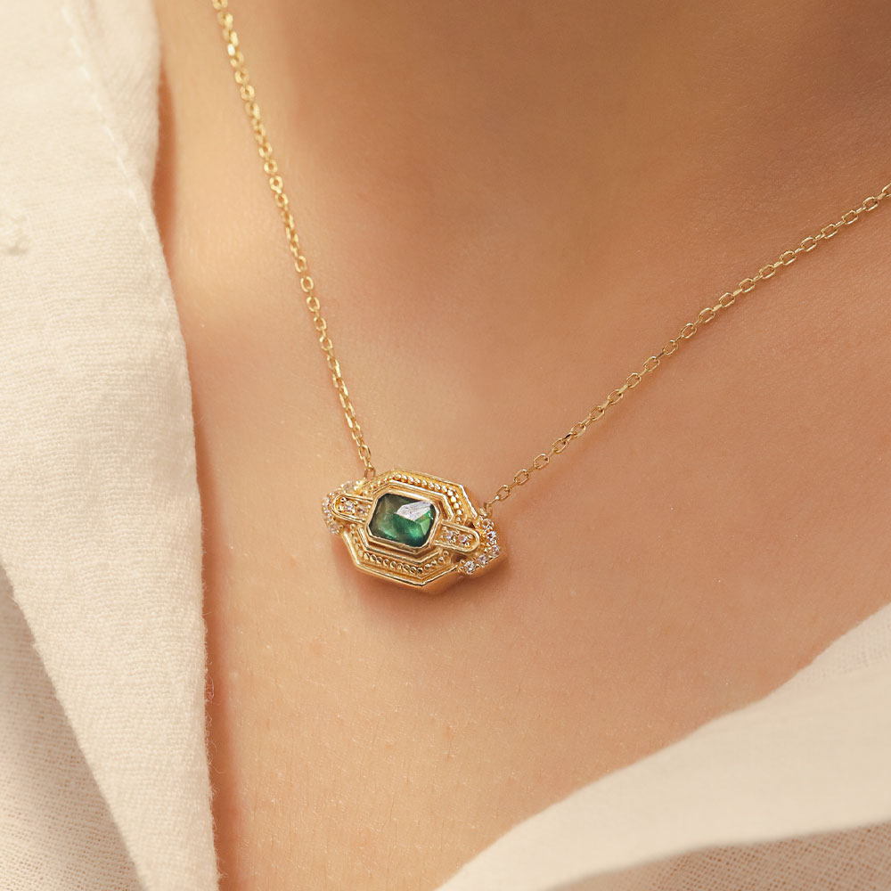 14 Ayar Zümrüt Taşlı Baget Kolye