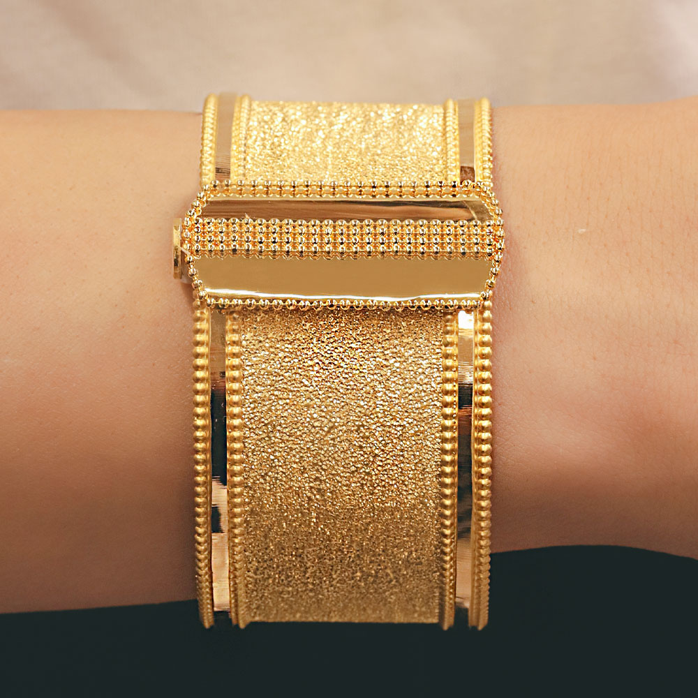 22 Ayar Altın Kumlama Desenli Kelepçe Bilezik