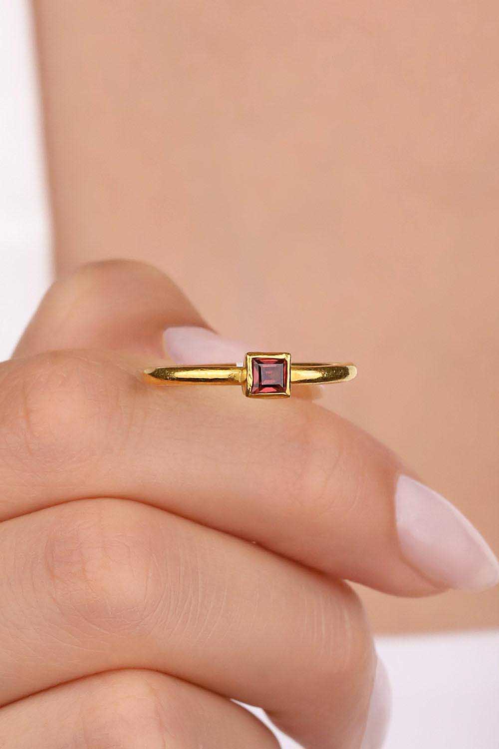 Renkli Taşlı Yüzük 24 Ayar Altın Garnet Taşlı Yüzük