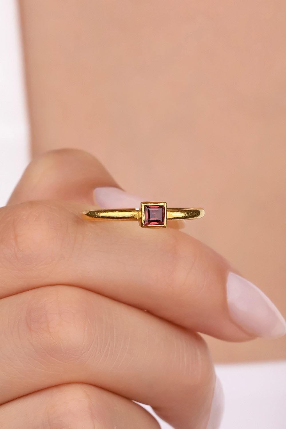 24 Ayar Altın Garnet Taşlı Yüzük