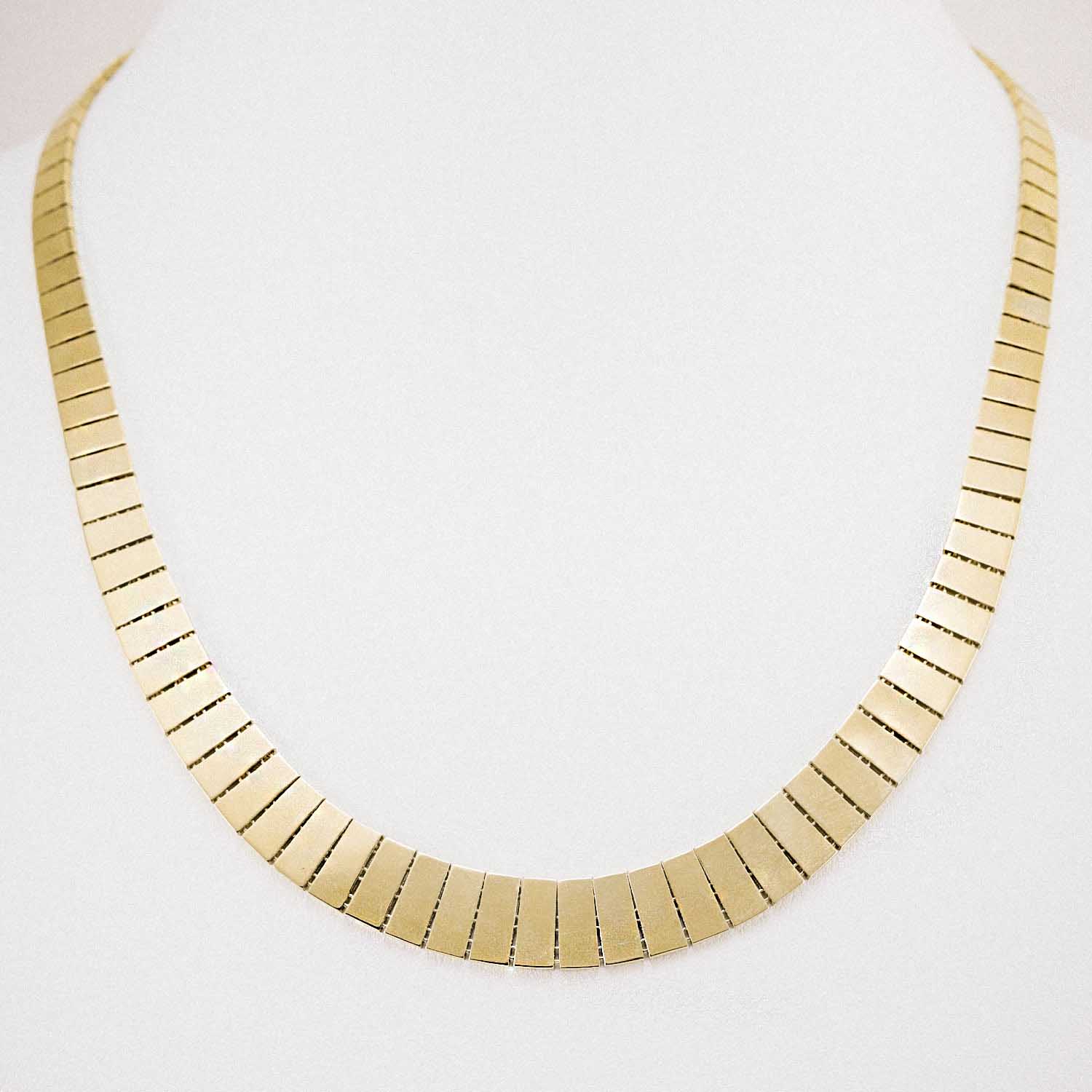 Düz Form Altın Yaka Minimal Kolye