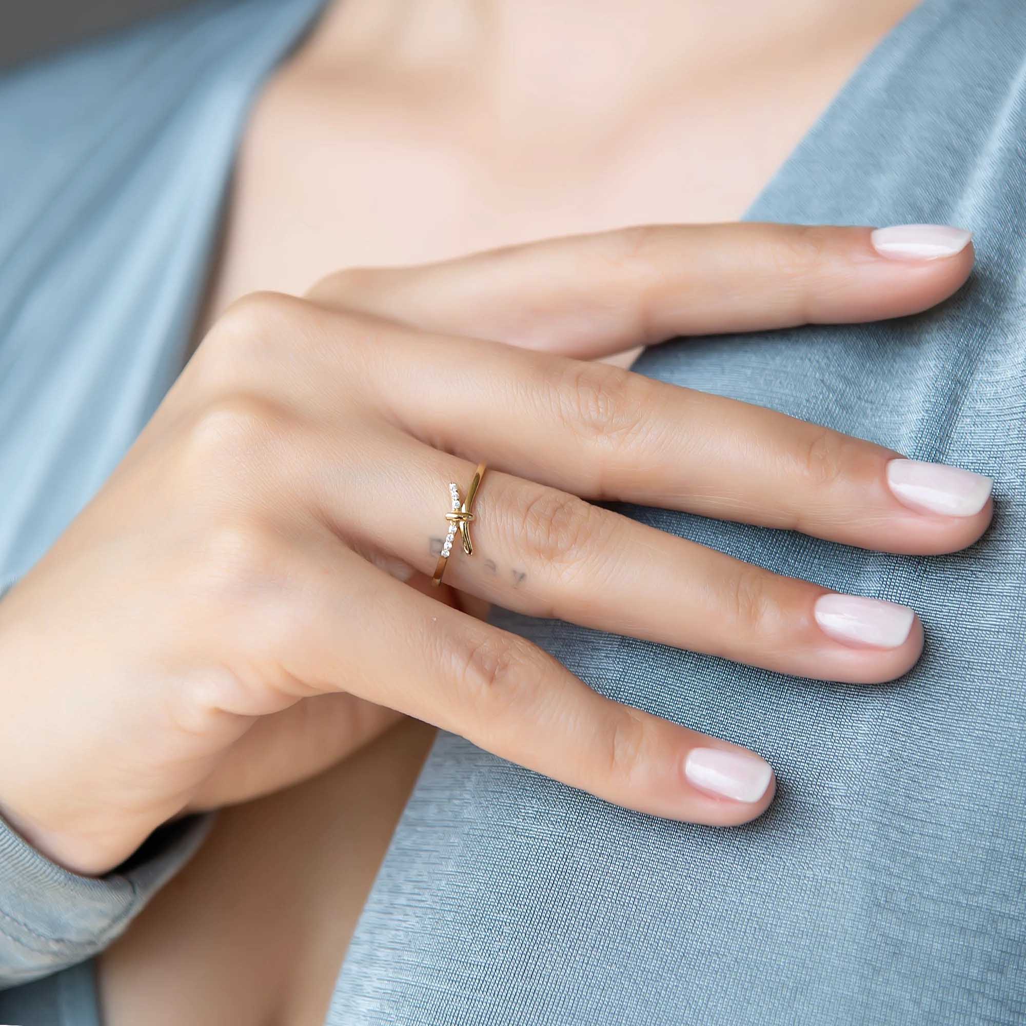 Piano Yüzük Taş Detaylı Minimal Yüzük